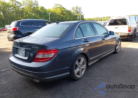 2010 Mercedes-Benz C 300 Luxury 4Matic/Sport 4Matic из США, поврежденный, VIN WDDGF8BB1AF491709